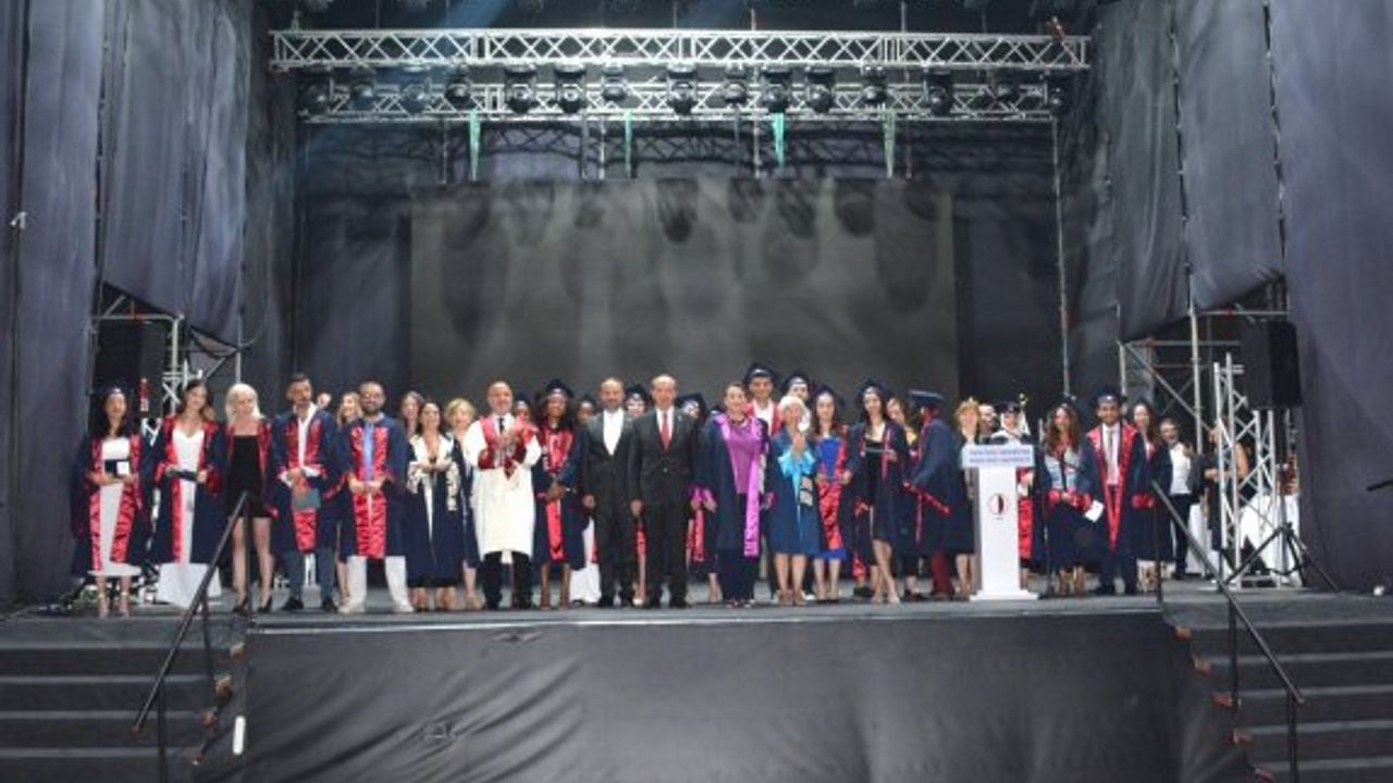 YDÜ MOE Sahne’de, Cumhurbaşkanı Tatar’ın katılımıyla 7 fakülteden 942 öğrenci diplomalarını aldı
