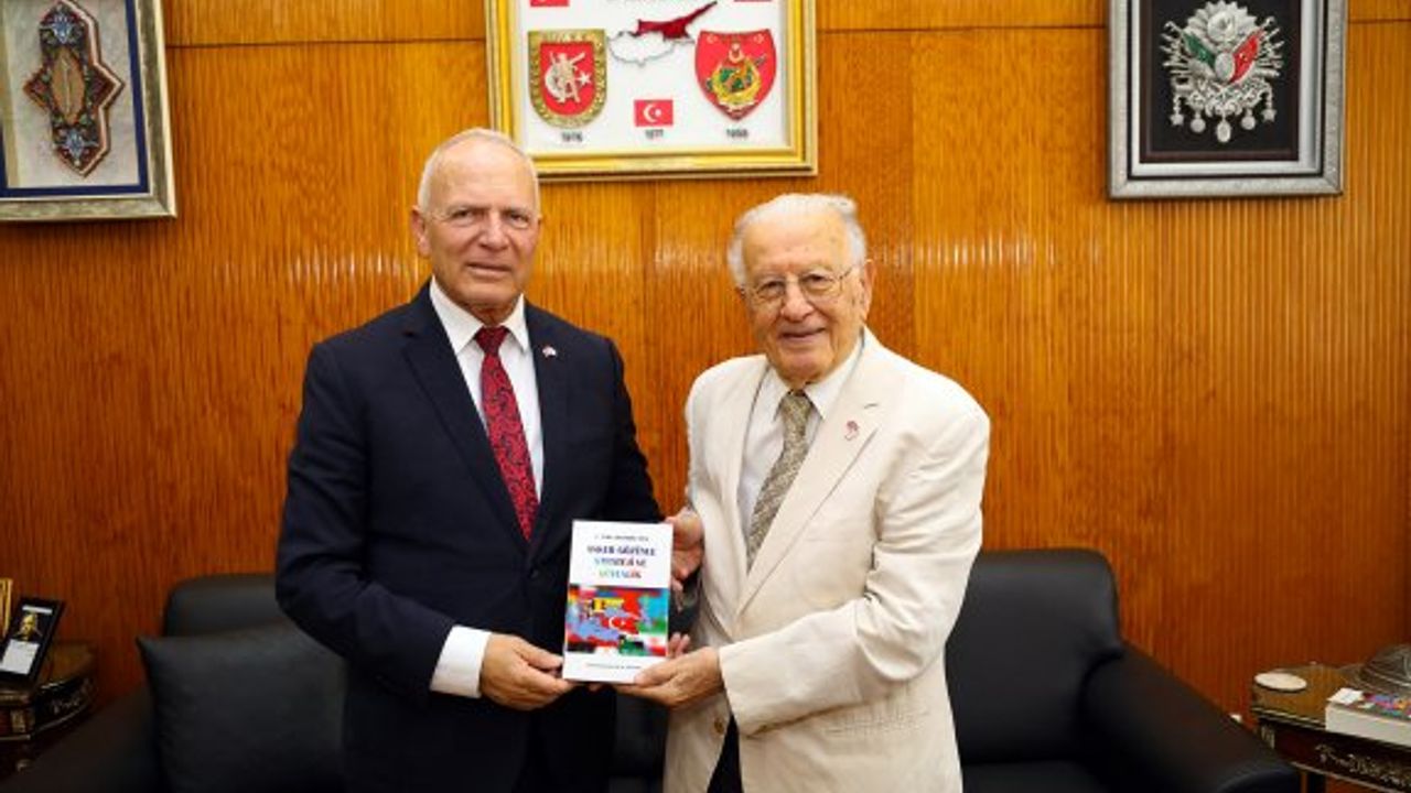 "Asker Gözüyle Strateji ve Güvenlik" isimli kitap Zorlu Töre’ye takdim edildi