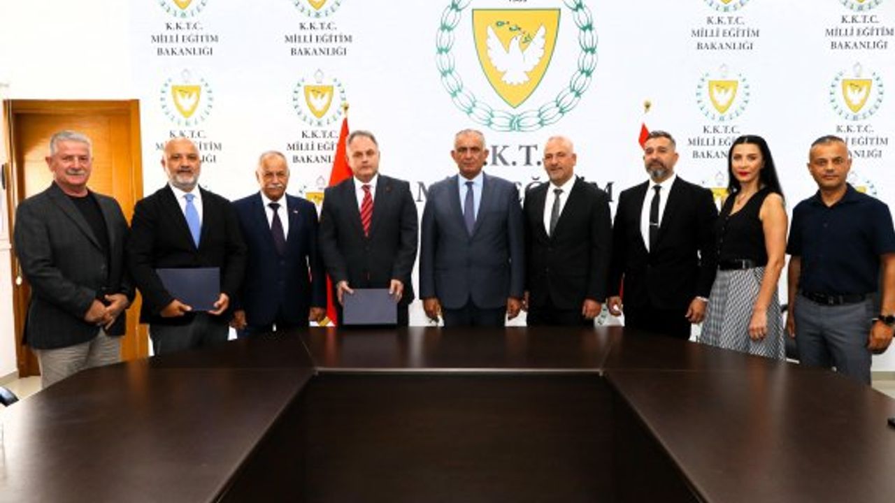 Bakan Çavuşoğlu, hizmet içi eğitimlere katkı koyan üniversiteler ile bir araya geldi