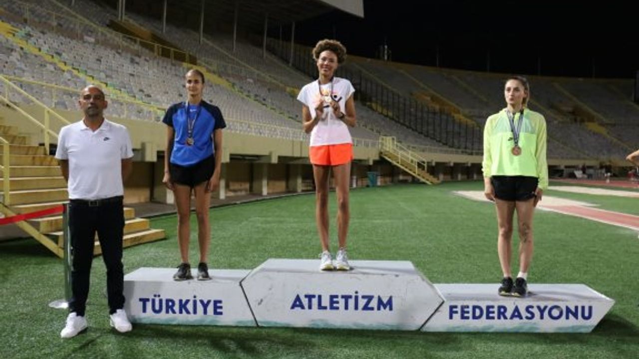 Buse üst üste 3. kez Türkiye şampiyonu