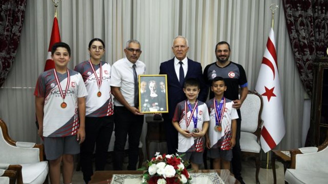 Cumhurbaşkanı Vekili Töre, Badminton Federasyonu heyetini kabul etti