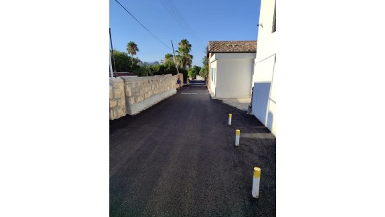 Girne Belediyesi asfalt çalışmalarına devam ediyor