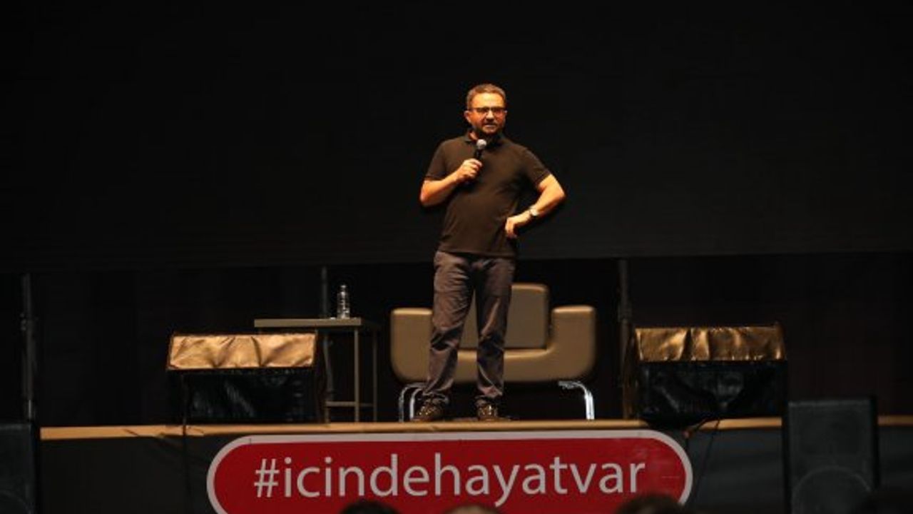 Hafta sonlarının vazgeçilmez mekanı Moe açık hava sahnesi