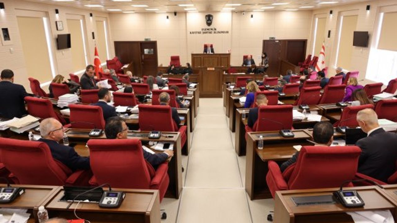 İçişleri Bakanı Oğuz, kelepçeyle mahkemeye götürülen tutuklulardan hükümet adına özür diledi