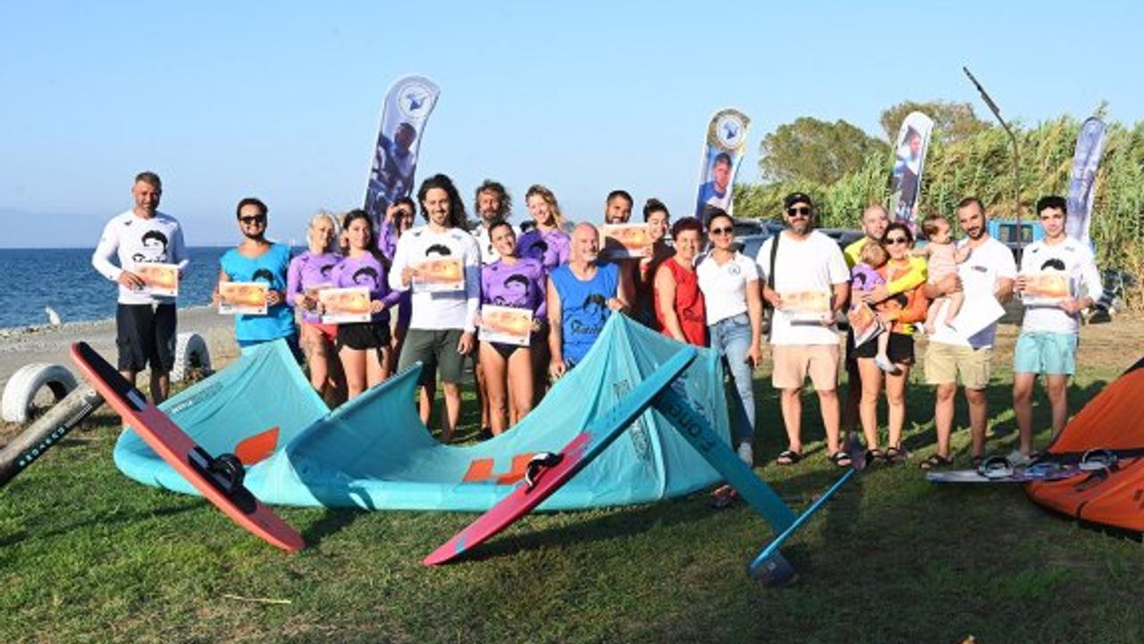 Kite-Surfcüler Arda Erkan anısına “Başka Ardalar Ölmesin” sloganıyla yarıştı