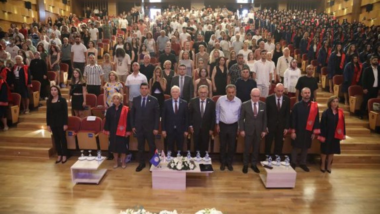 Meclis Başkanı Töre, DAÜ Sağlık Bilimleri Fakültesi Yemin Töreni'ne katıldı