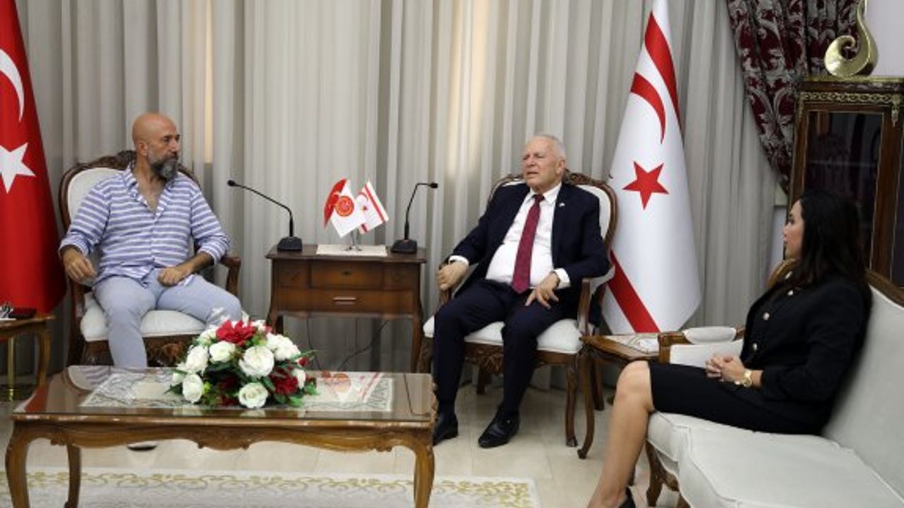 Meclis Başkanı Töre, Kıbrıslı Türk Modacı Abdullah Öztoprak'ı kabul etti