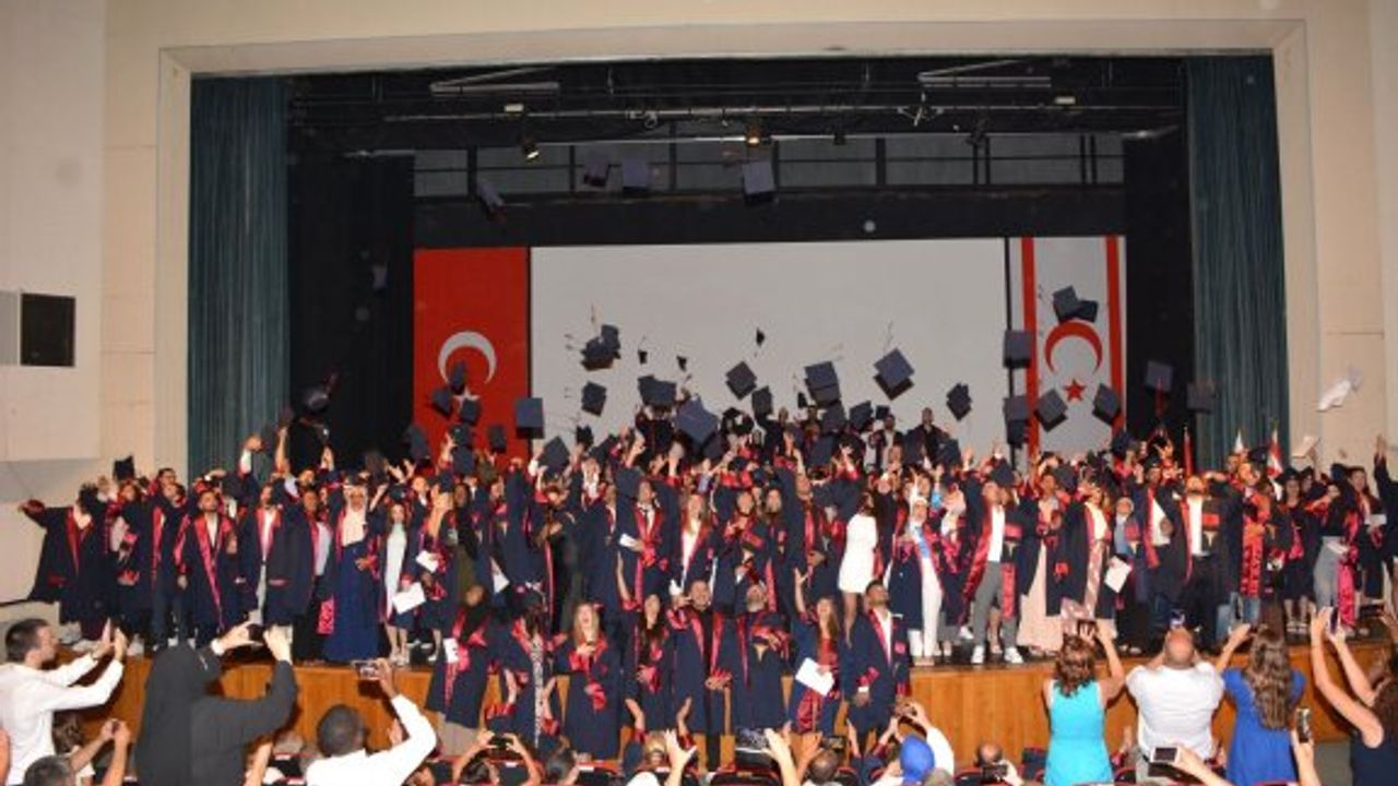 180 genç doktor, “Hipokrat Yemini” ederek mesleğe ilk adımlarını attı