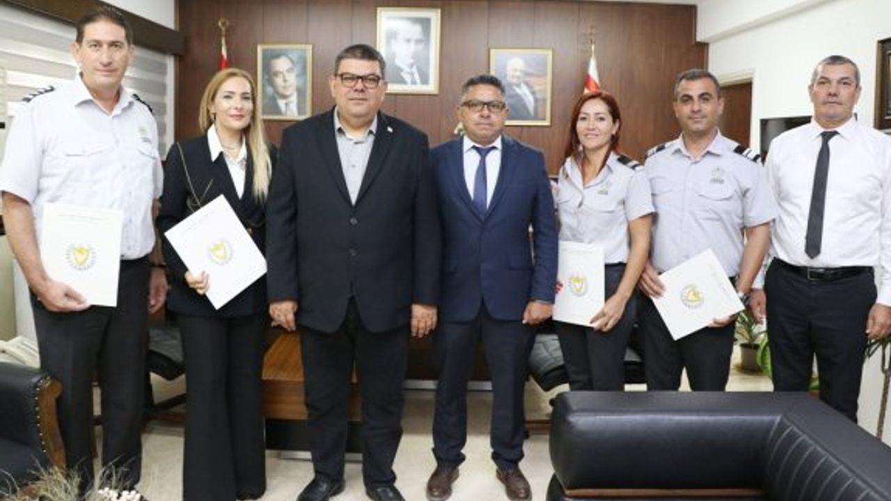 Maliye Bakanı Berova, uyuşturucu tespit eden gümrük memurlarını ödüllendirdi