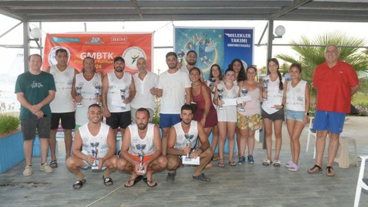 Sezonun ilk Plaj Tenis Turnuvası tamamlandı