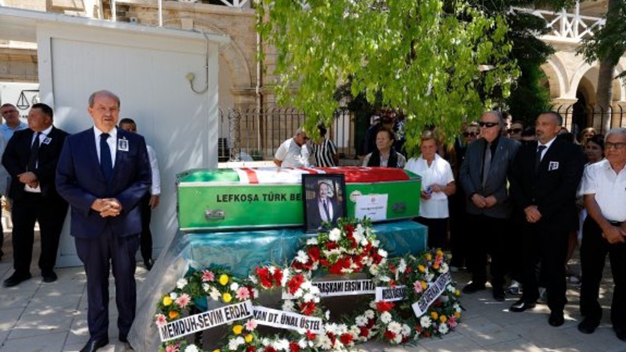 Yaşamını yitiren Emekli Yüksek Mahkeme Yargıcı Refiker için mahkemeler önünde tören düzenlendi