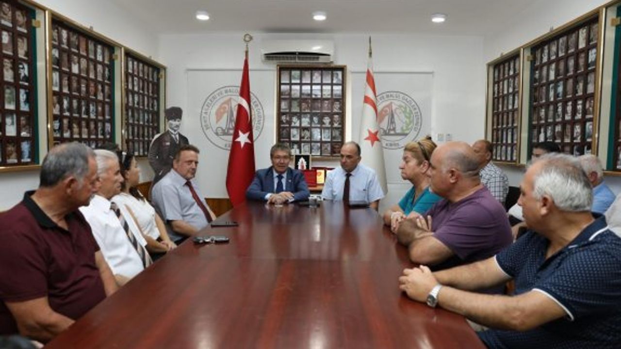 Başbakan Üstel, Şehit Aileleri ve Malül Gaziler Derneği'ni ziyaret etti