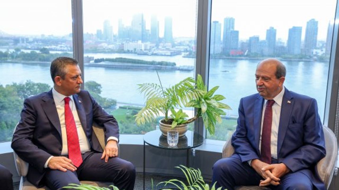 Cumhurbaşkanı Tatar, New York’ta CHP Genel Başkanı Özgür Özel’i kabul etti