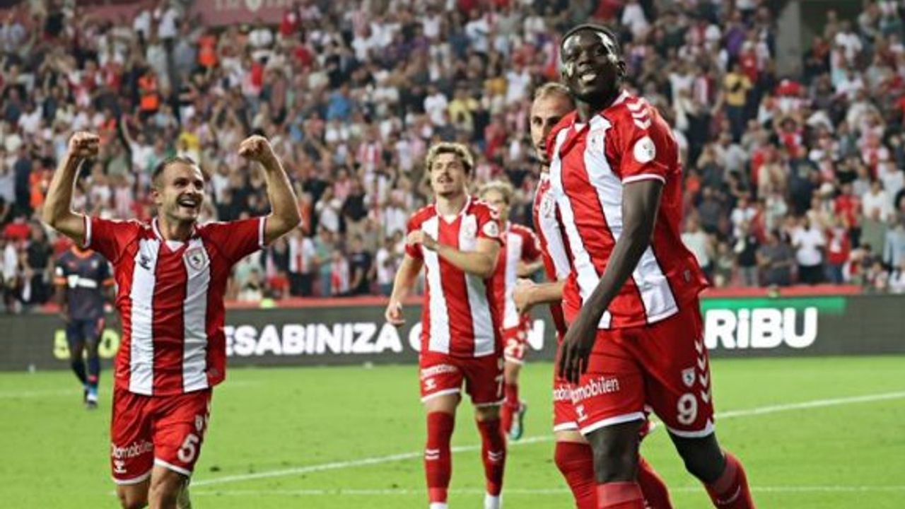 Samsunspor, Başakşehir'i ikinci yarıda yıktı