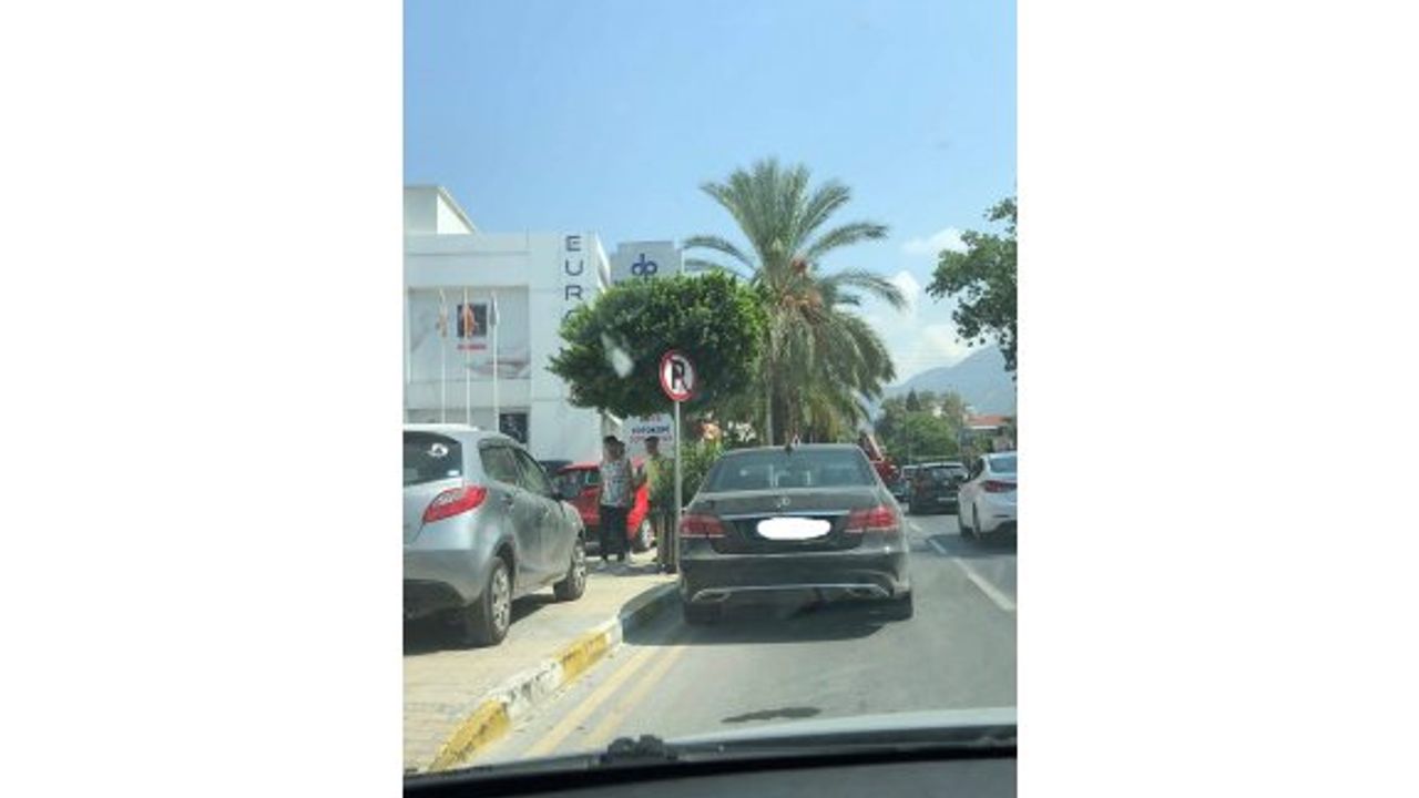 Trafik işaretinden anlayan mı yok, yoksa takan mı yok?