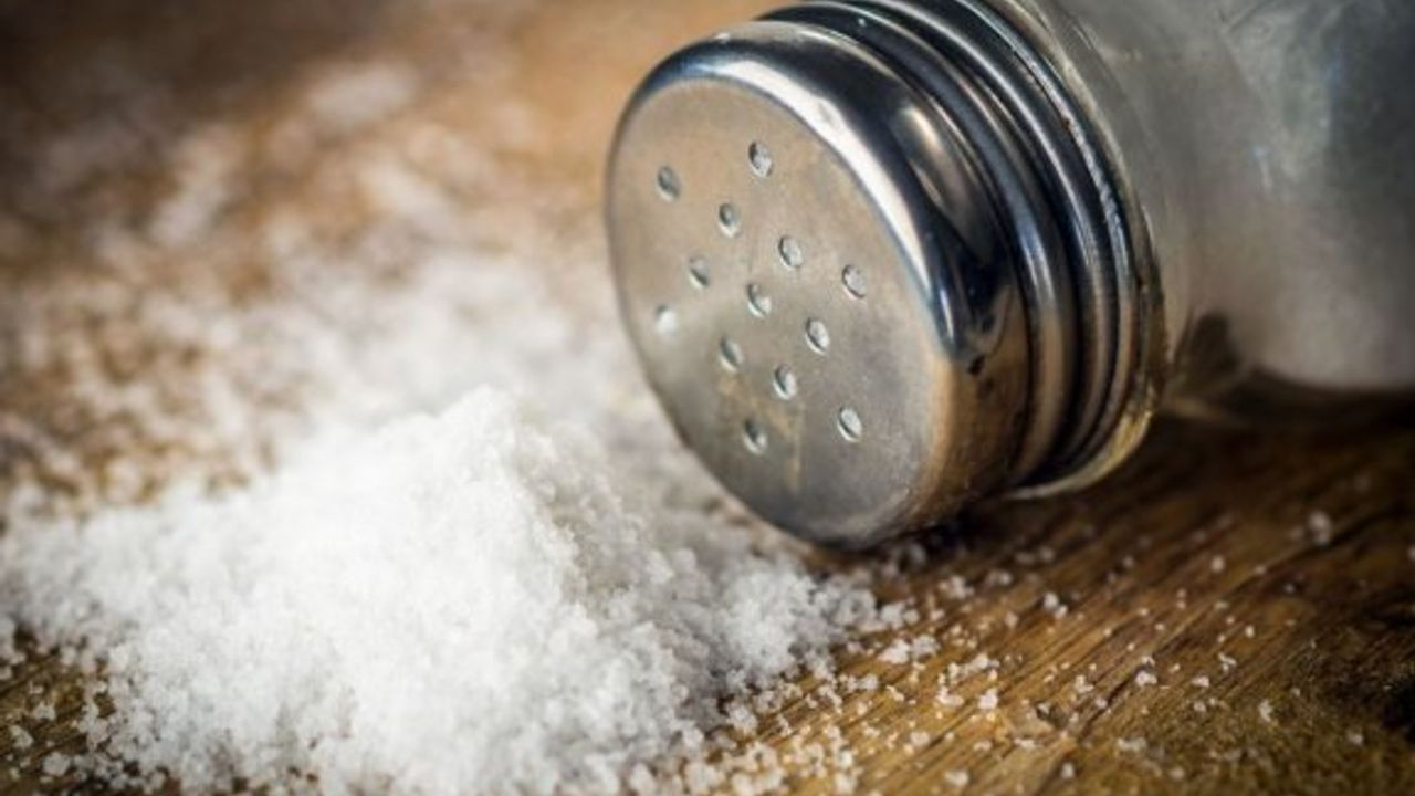 Aşırı tuz tüketimi kronik böbrek yetmezliğine yol açabilir!