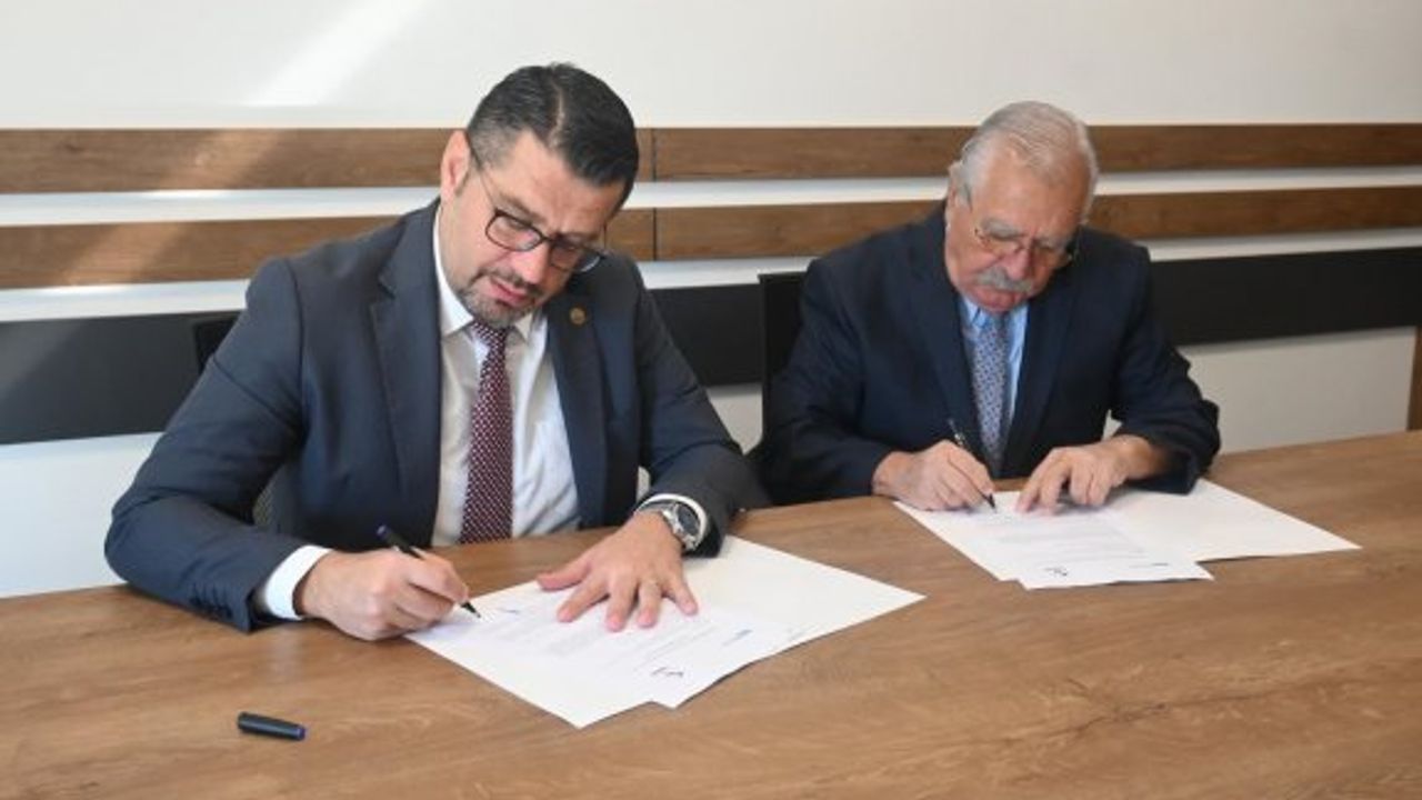 Bahçeşehir Üniversitesi ile Dr. Fazıl Küçük Vakfı eğitim alanında iş birliği protokolüne imzalandı