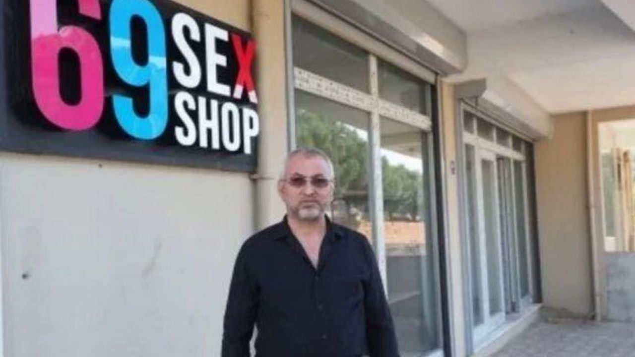 Komşularına kızdı 'Sex Shop' açtı