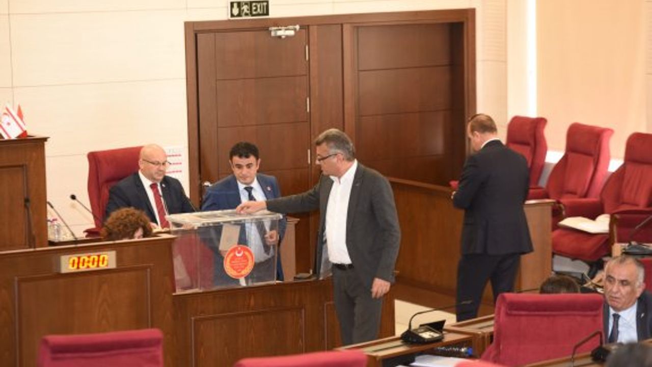 Töre, dördüncü tur oylamada da  salt çoğunluğun oyunu alamadı
