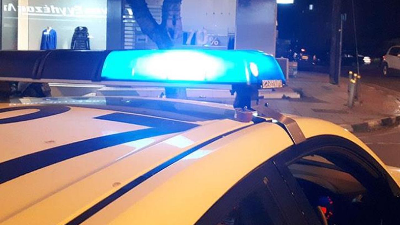 Güney Kıbrıs’ta karakolda bir polis kurşunla yaralandı