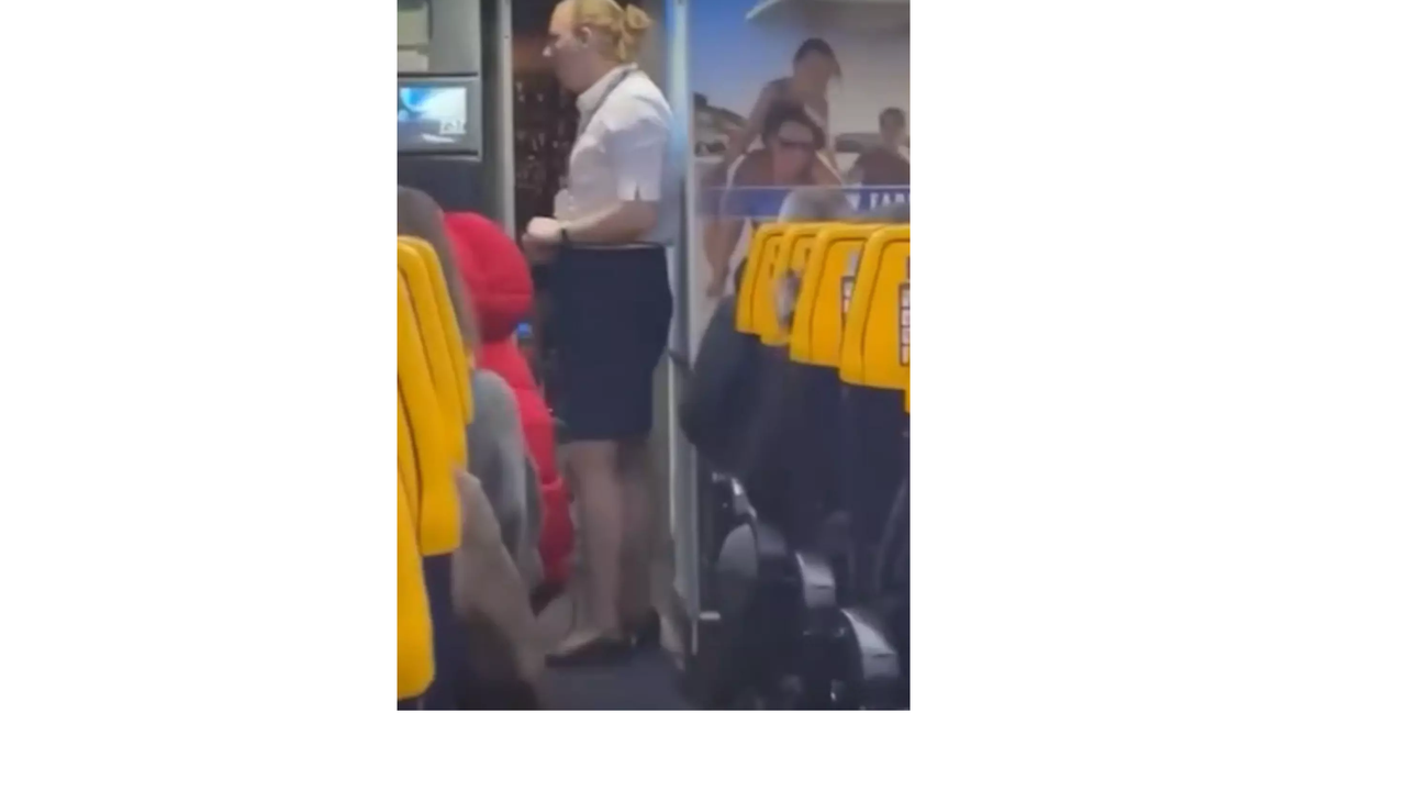 Erkek kabin memuru etek giyip çalıştı