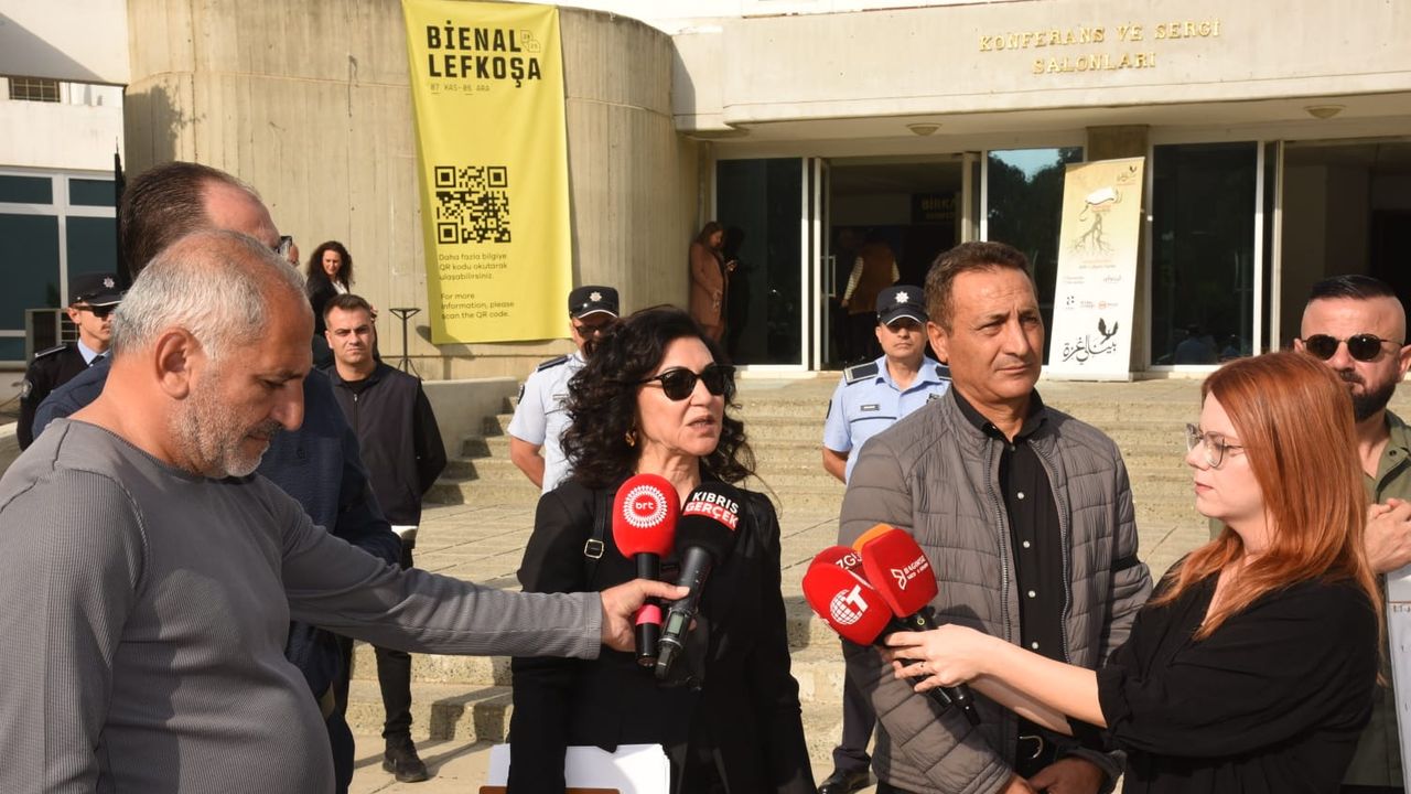 KTÖS ve KTOEÖS'den Öğretmenler Günü nedeniyle tören yapılan AKM önünde eylem