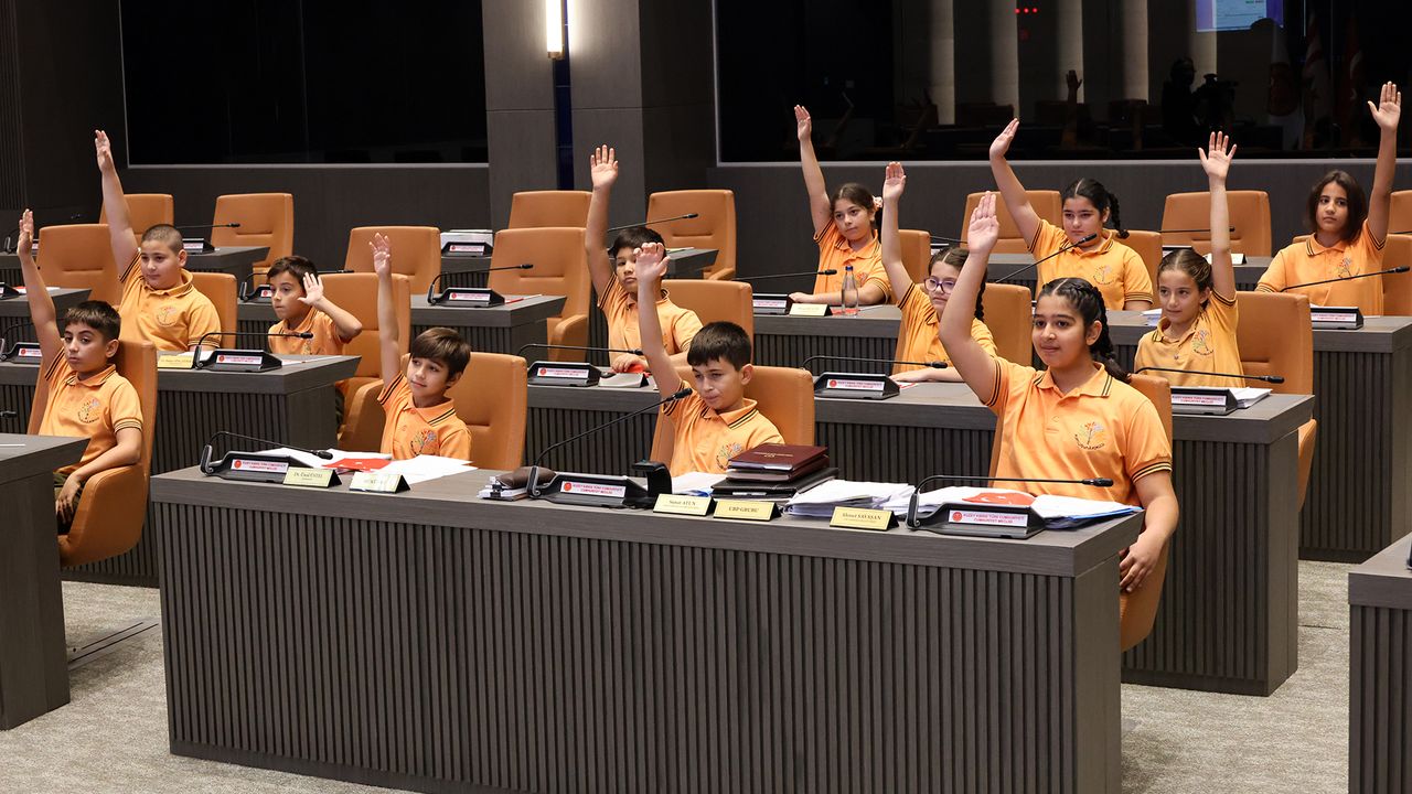 Güzelyurt Kurtuluş İlkokulu öğrencileri Meclis’te çocuk haklarına dikkat çekti