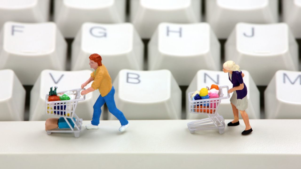 Güney Kıbrıs’ta nüfusun büyük bölümü online alışveriş yaptı