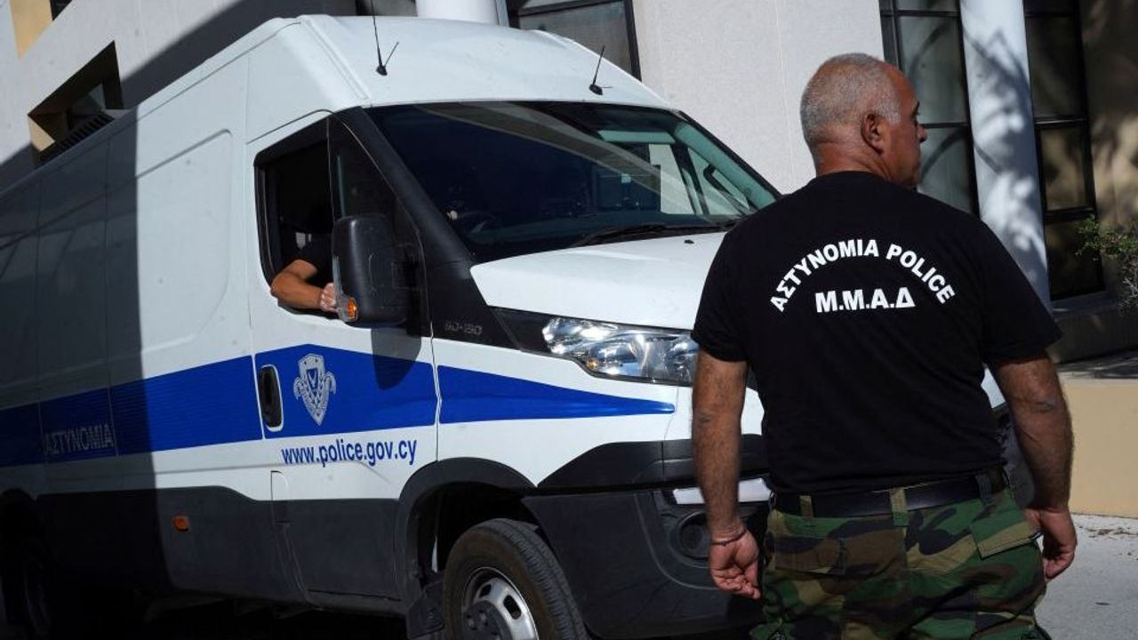 Kargo şirketleriyle gönderilen 5 koliden 25 kilo hintkeneviri çıktı