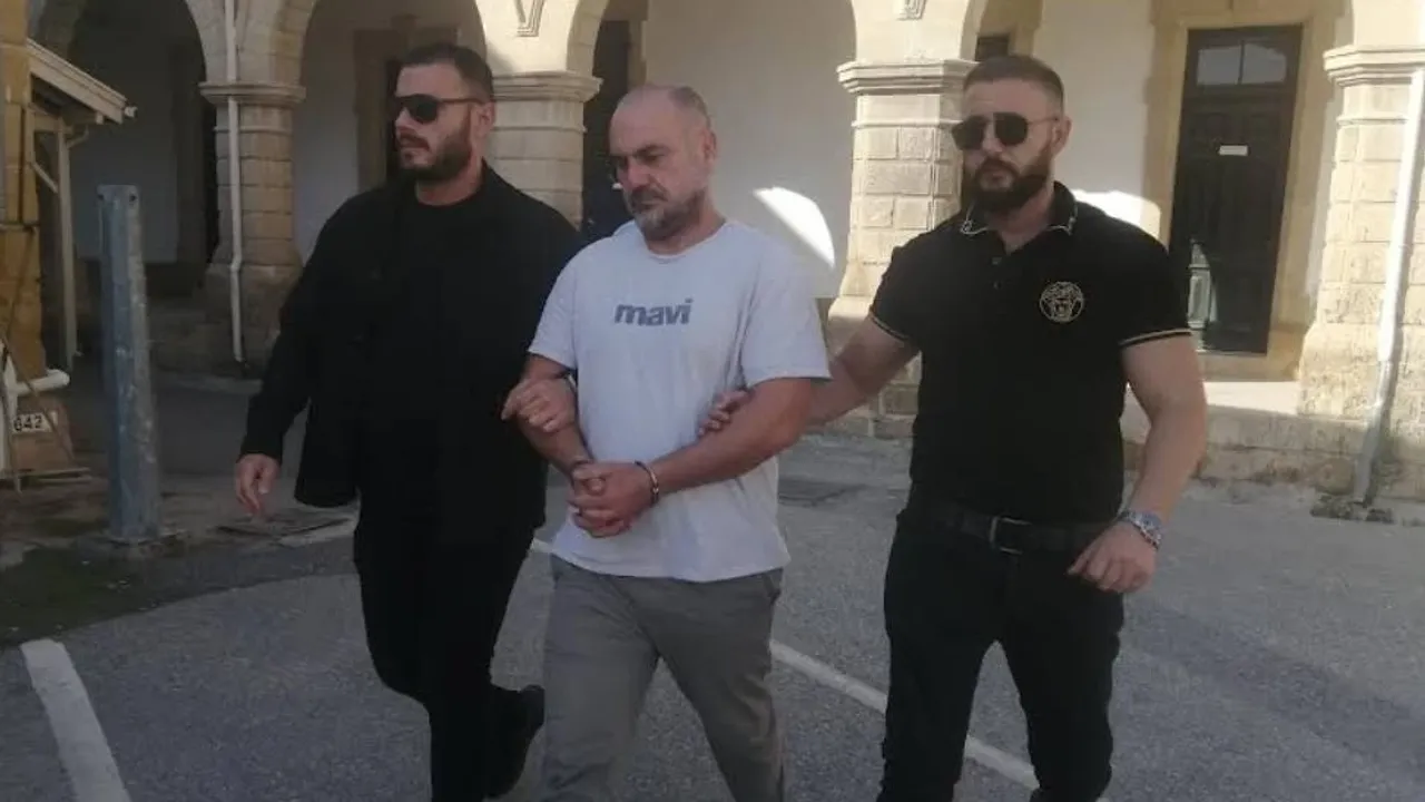 TIR içinde 48 tabanca getirdi!