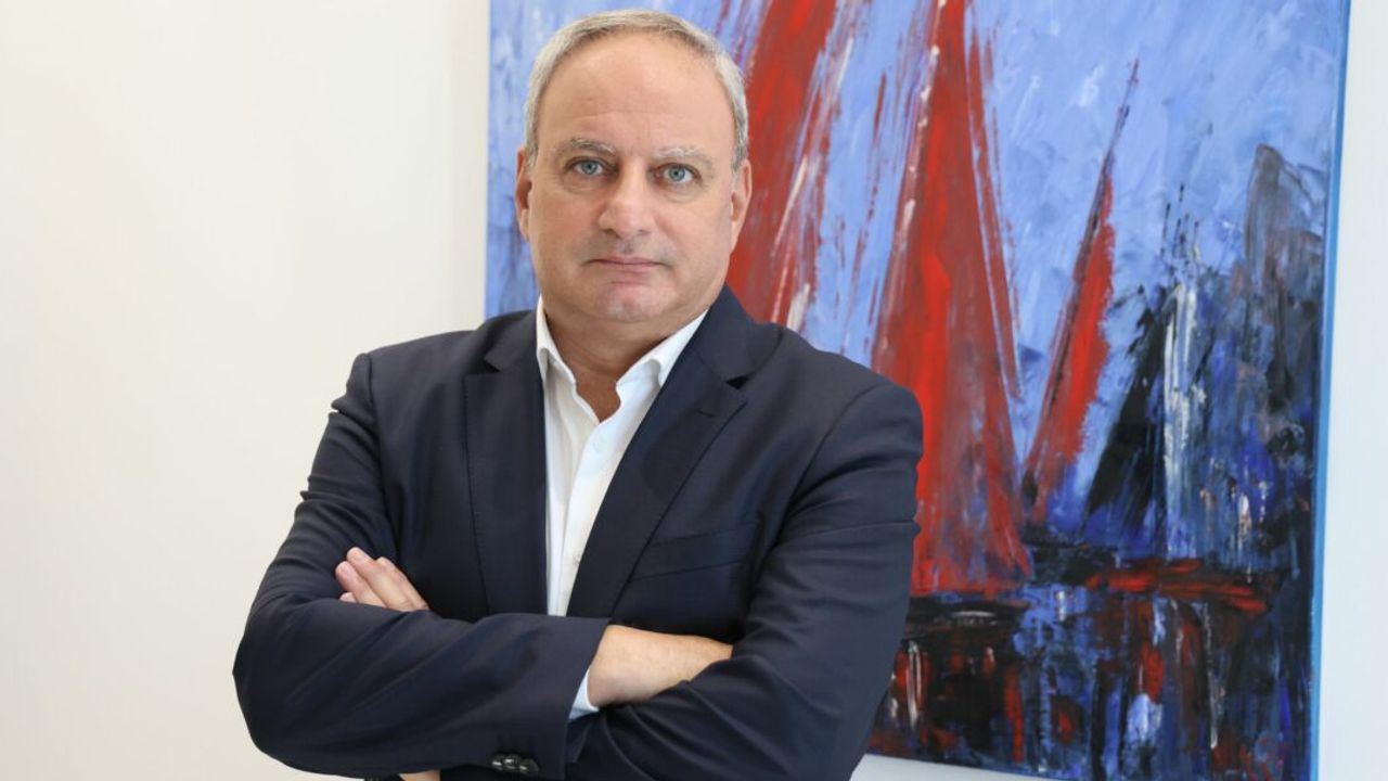 Stefanu, Özker Özgür için yazılan kitabın tanıtım etkinliğinde konuştu