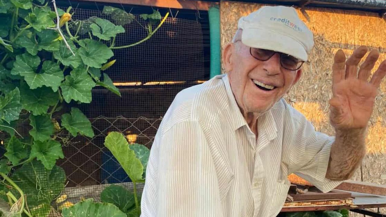 Mormenekşe bir çınarını daha kaybetti