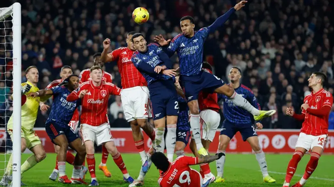 Arsenal fırsat tepti