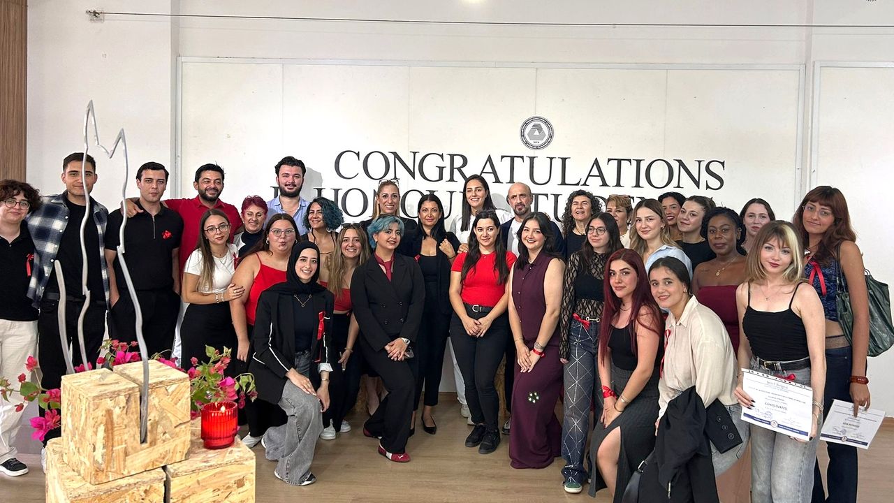 DAÜ İç Mimarlık Bölümü'nde üstün başarı gösteren öğrencilere sertifika verildi