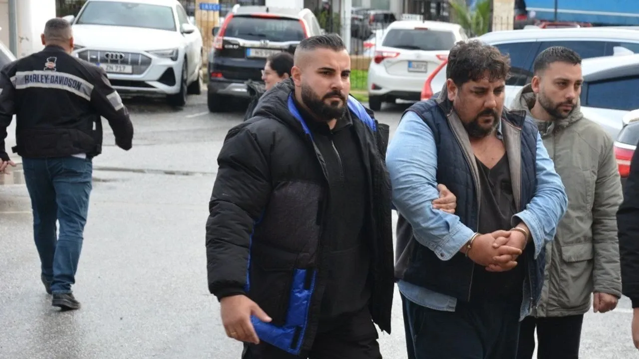 Şüpheli hareketleri ele verdi