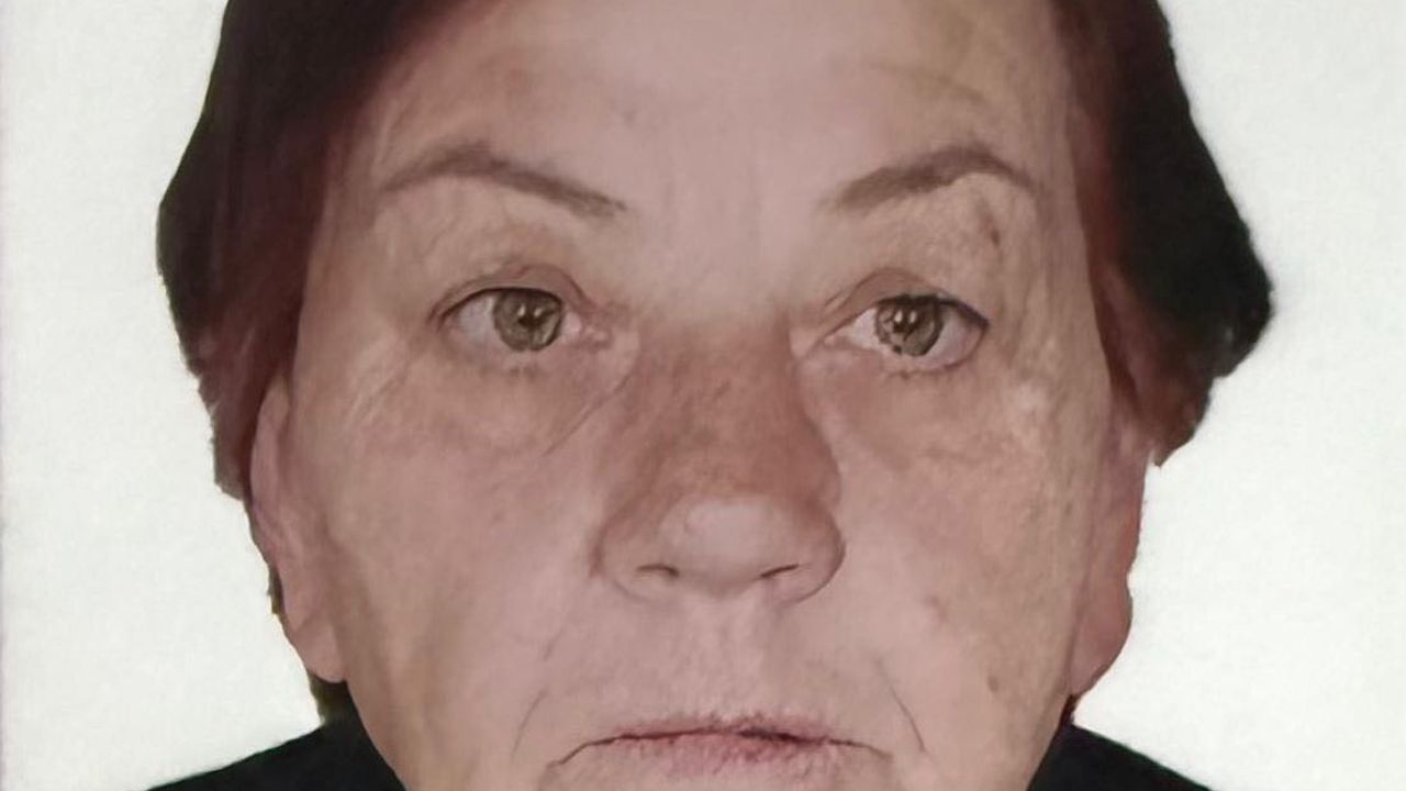 Akçay, Emete ablasına ağlıyor