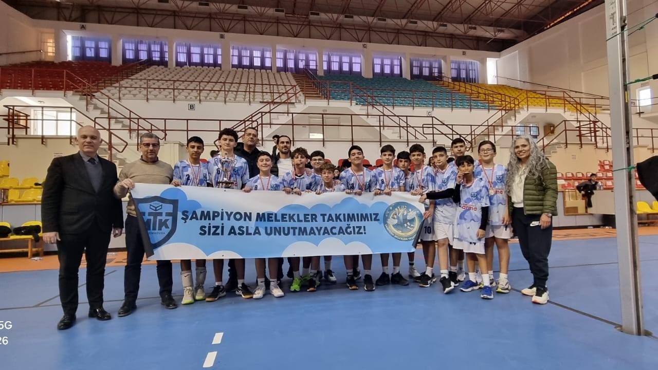 Erkeklerde şampiyon Gazimağusa Türk Maarif Koleji