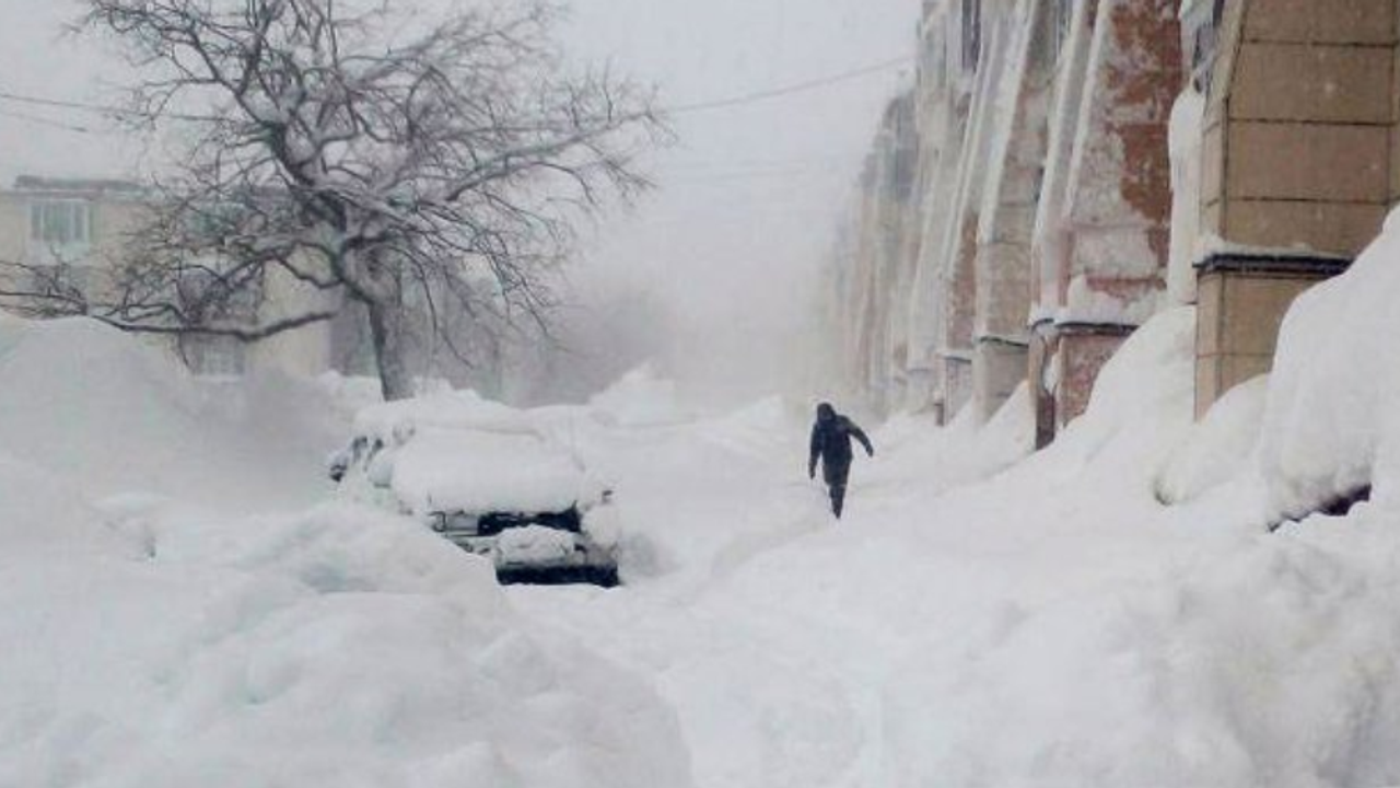 Rusya'nın Kamçatka Yarımadası'nda son 30 yılın en yoğun kar yağışı yaşanıyor