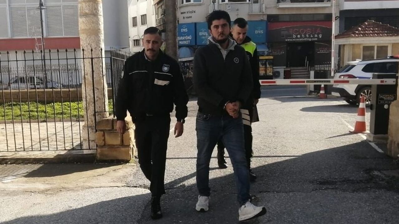 Şüpheli hareketleri ele verdi