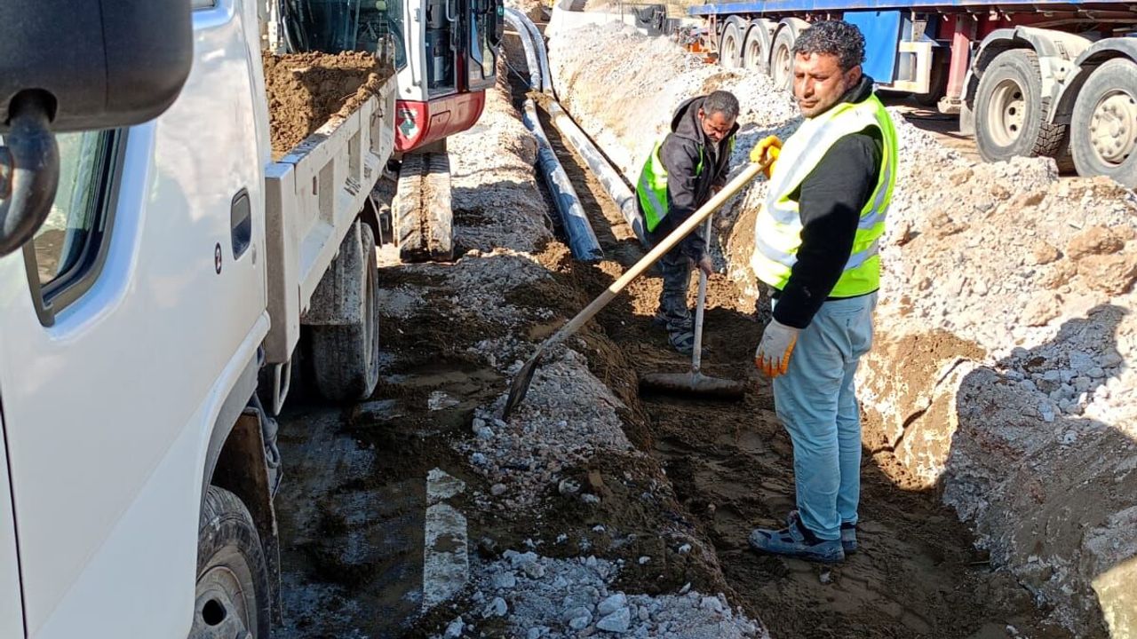 Alsancak’ta içme suyu isale hattı yenilendi