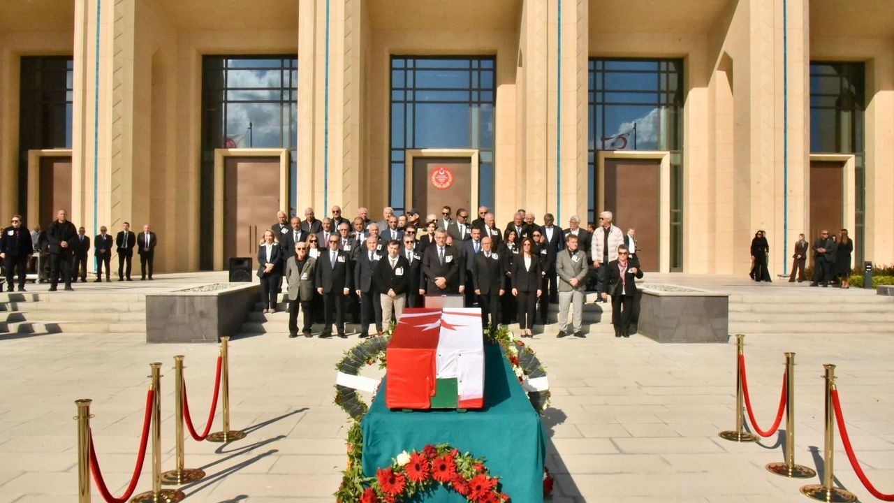 Merhum siyasetçi Salih Coşar son yolculuğuna uğurlanıyor...