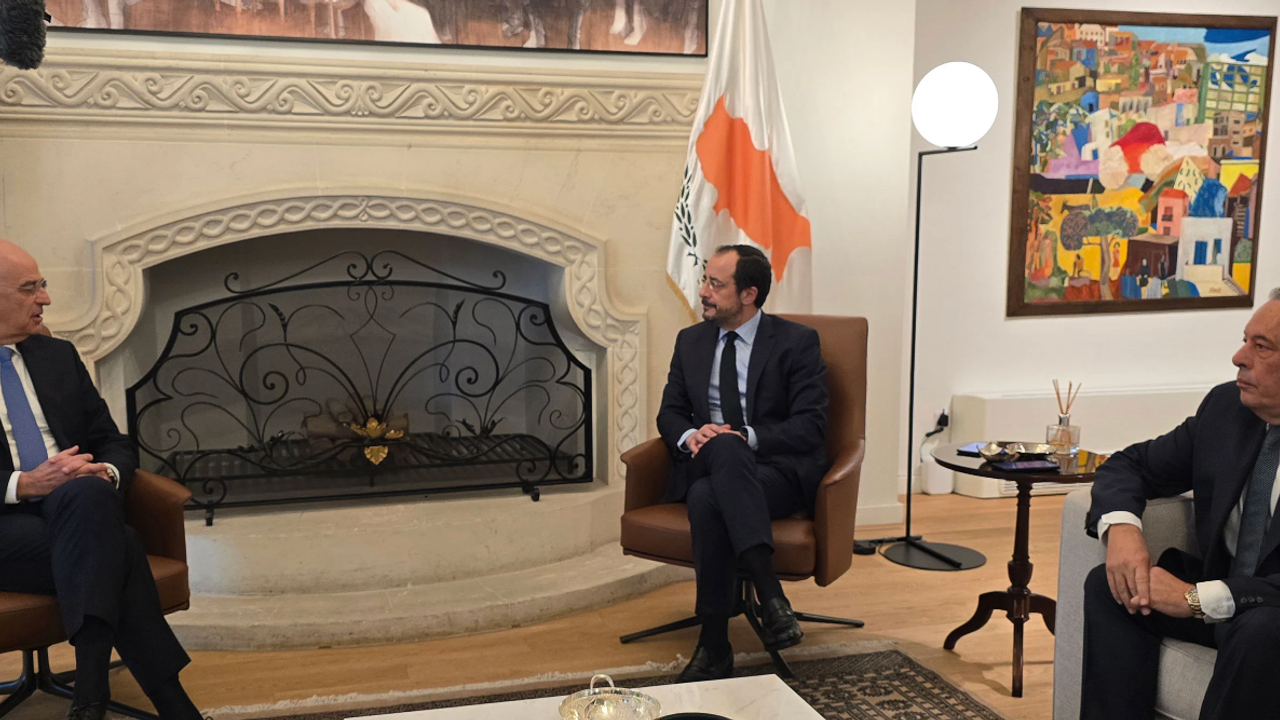 Yunanistan Savunma Bakanı Güney Kıbrıs'ta