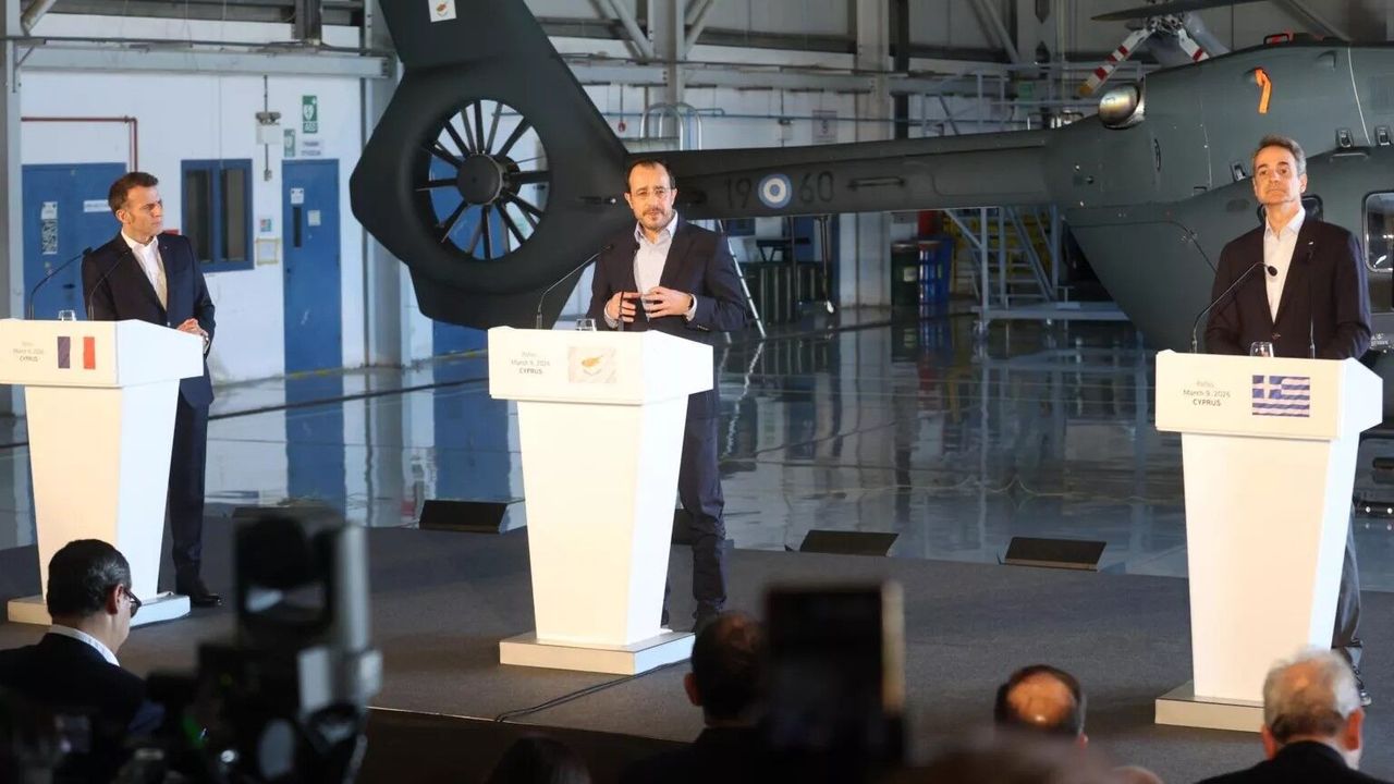 Hristodulidis, Macron ve Mitçotakis, Baf'taki “Andreas Papandreu” hava üssünde görüştü