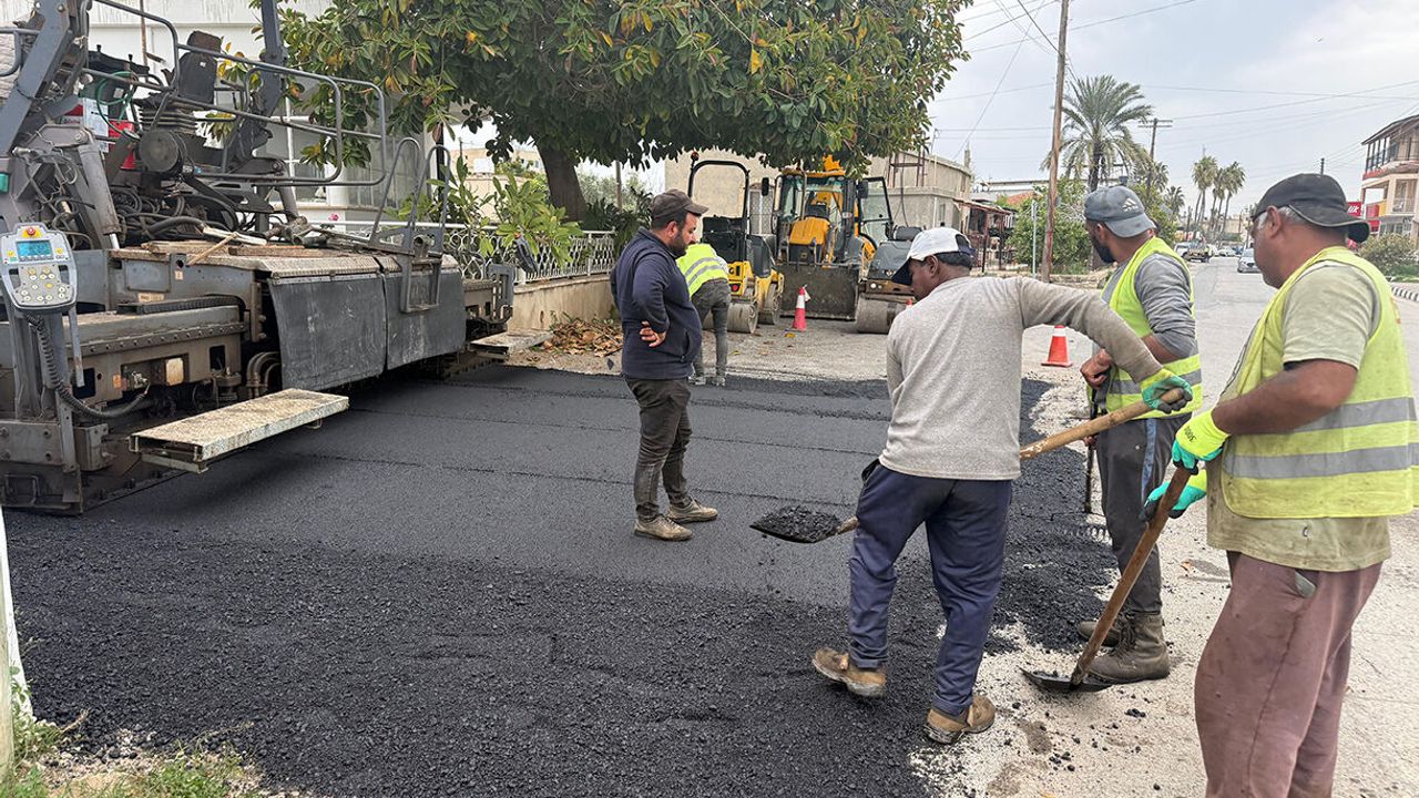 İskele’de asfaltlama çalışmaları devam ediyor