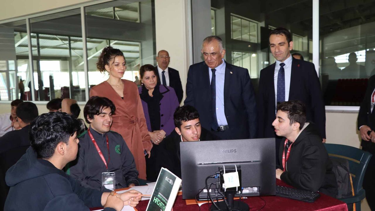 Meslek Liseleri Arası Hackathon Yarışması, UKÜ’de gerçekleştirildi