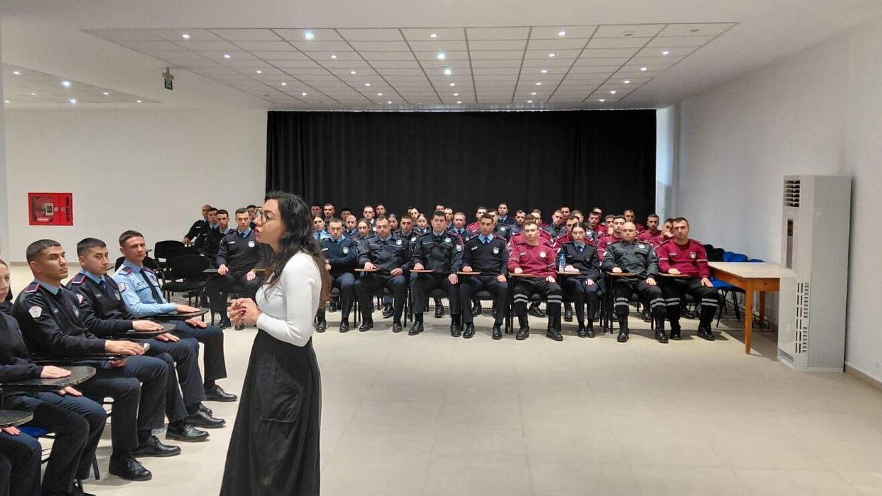 Polis Okulu öğrencileri ilik donörü olmak için örnek verdi