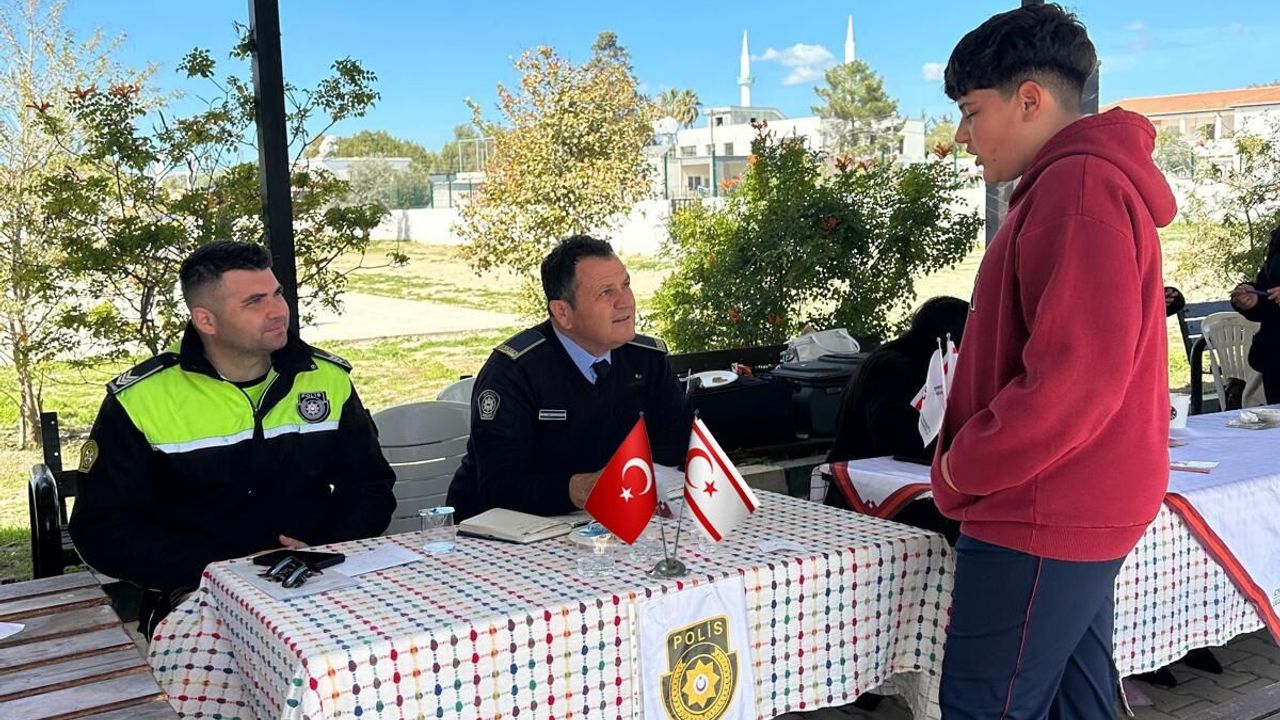 Kariyer günlerinde Polis öğrencilerle buluştu