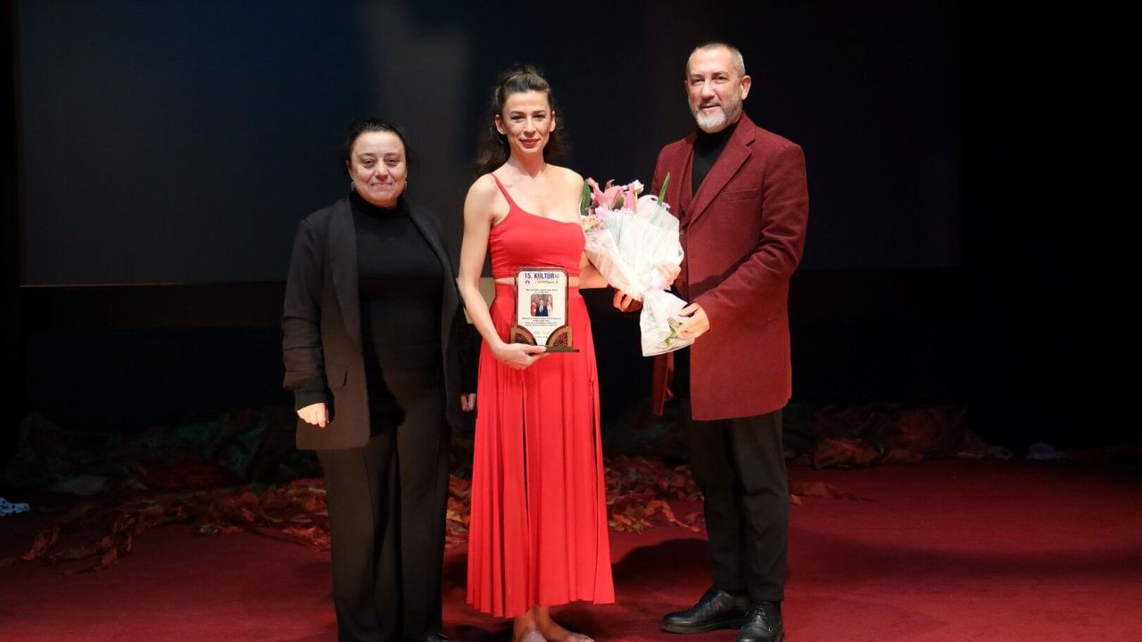 Silüet Silhouette, İskele’de perde dedi