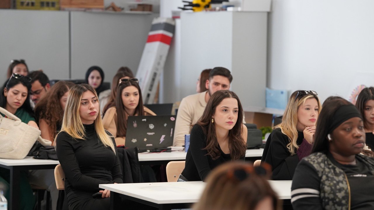 “Lefkoşa Uray Sokak Dönüşüm Projesi: Yenilenerek Korunması” semineri düzenlendi