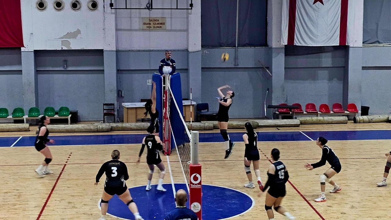 DAÜ bayanları final serisini eşitledi